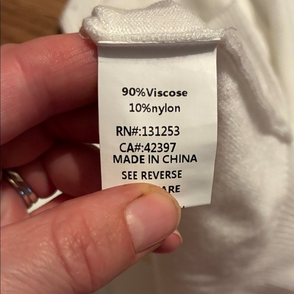 Pink Martini Elegant White V-Neck Sweater - Picture 2 of 12